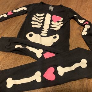 Carters toddler girls - 4T - Halloween pajamas - smoke/pet free home